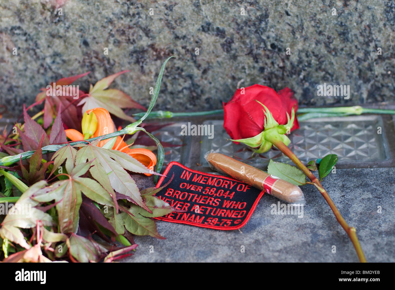 Andenken an die Washington State Vietnam Veterans Memorial Wall in Olympia, Washington am Memorial Day platziert. Stockfoto