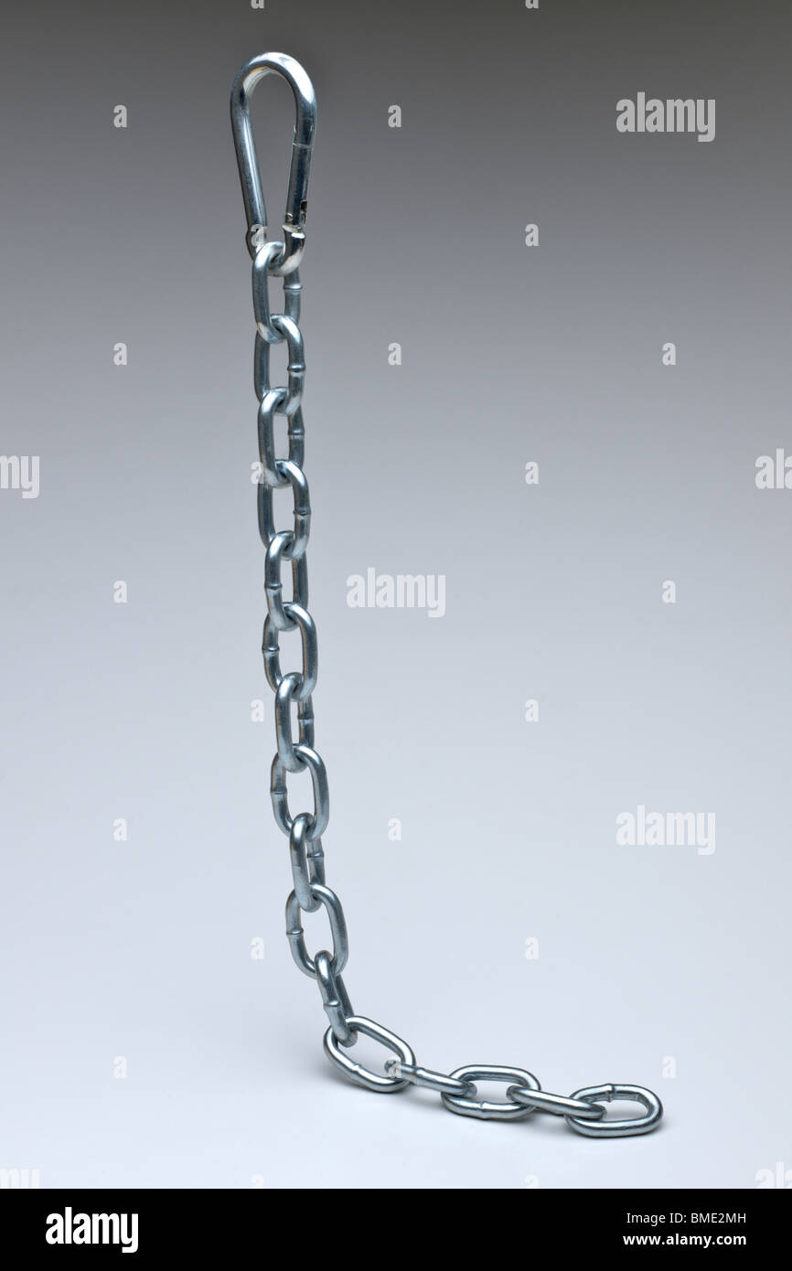Eine hängende starke Metall-Kette und clip Stockfoto