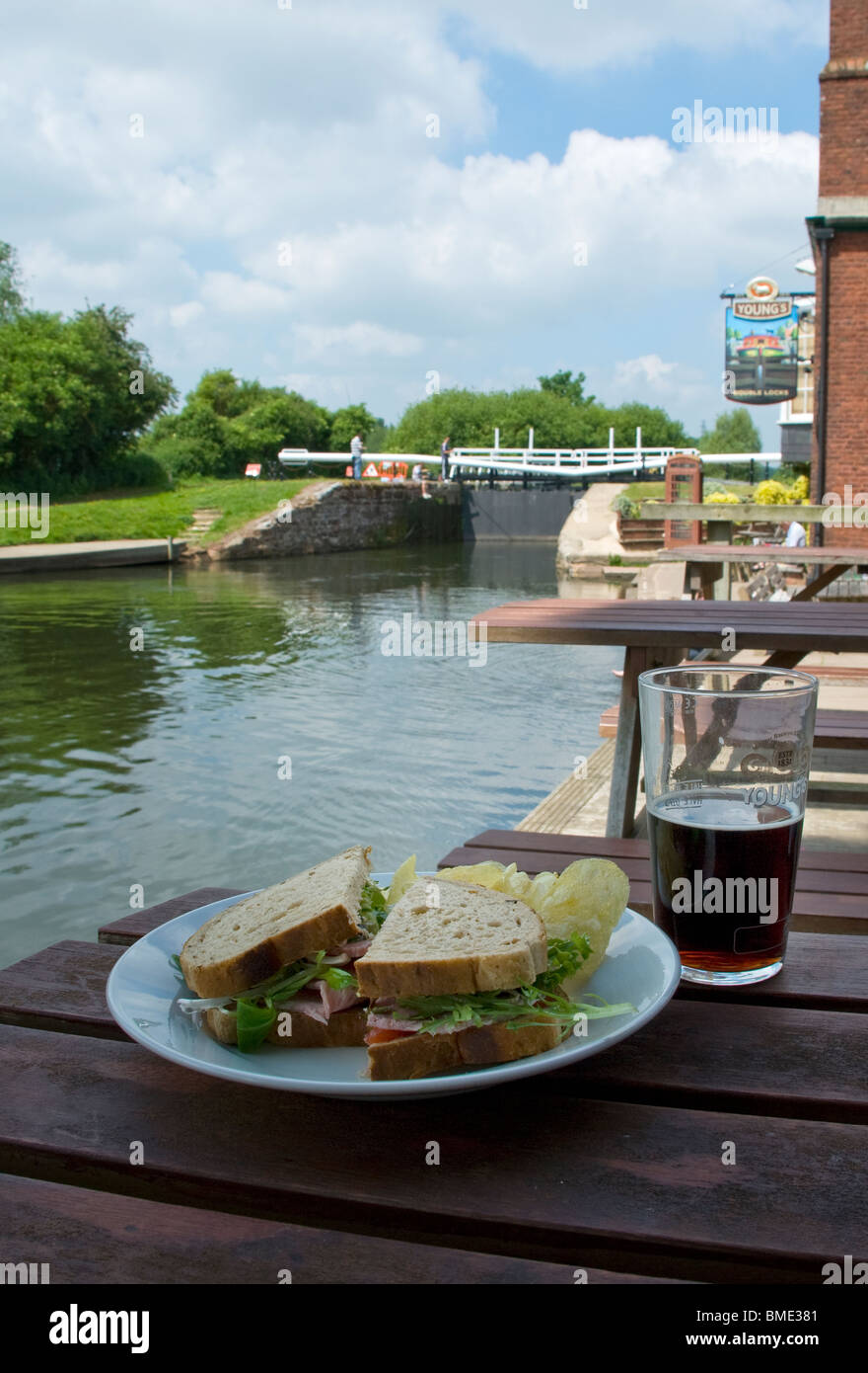 Doppelschleusen Gastwirtschaft Exeter Pub Mittagessen Stockfoto