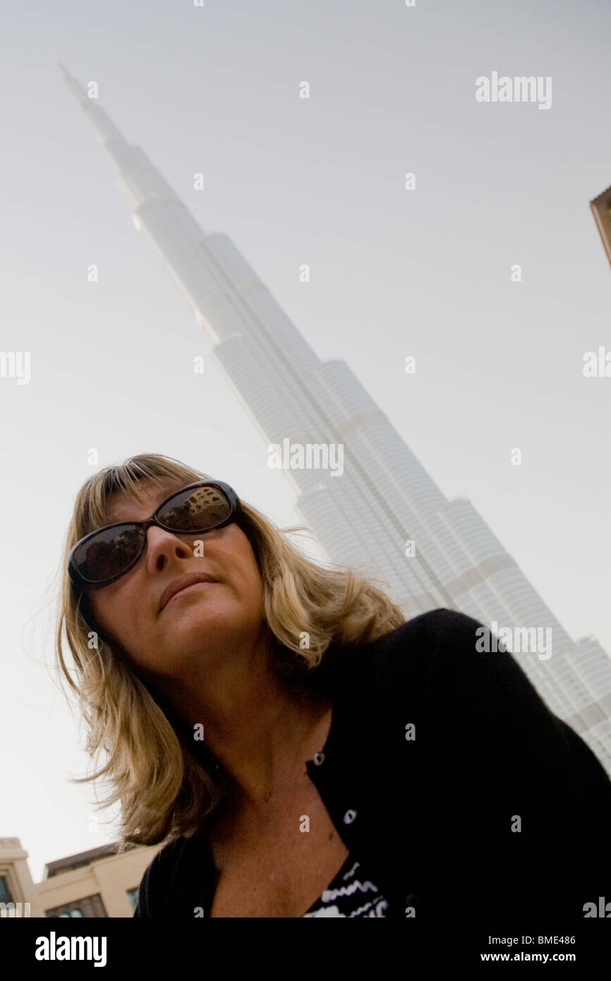 Frau Burj Khalifa Gebäude Tower Dubai Vereinigte Arabische Emirate Stockfoto