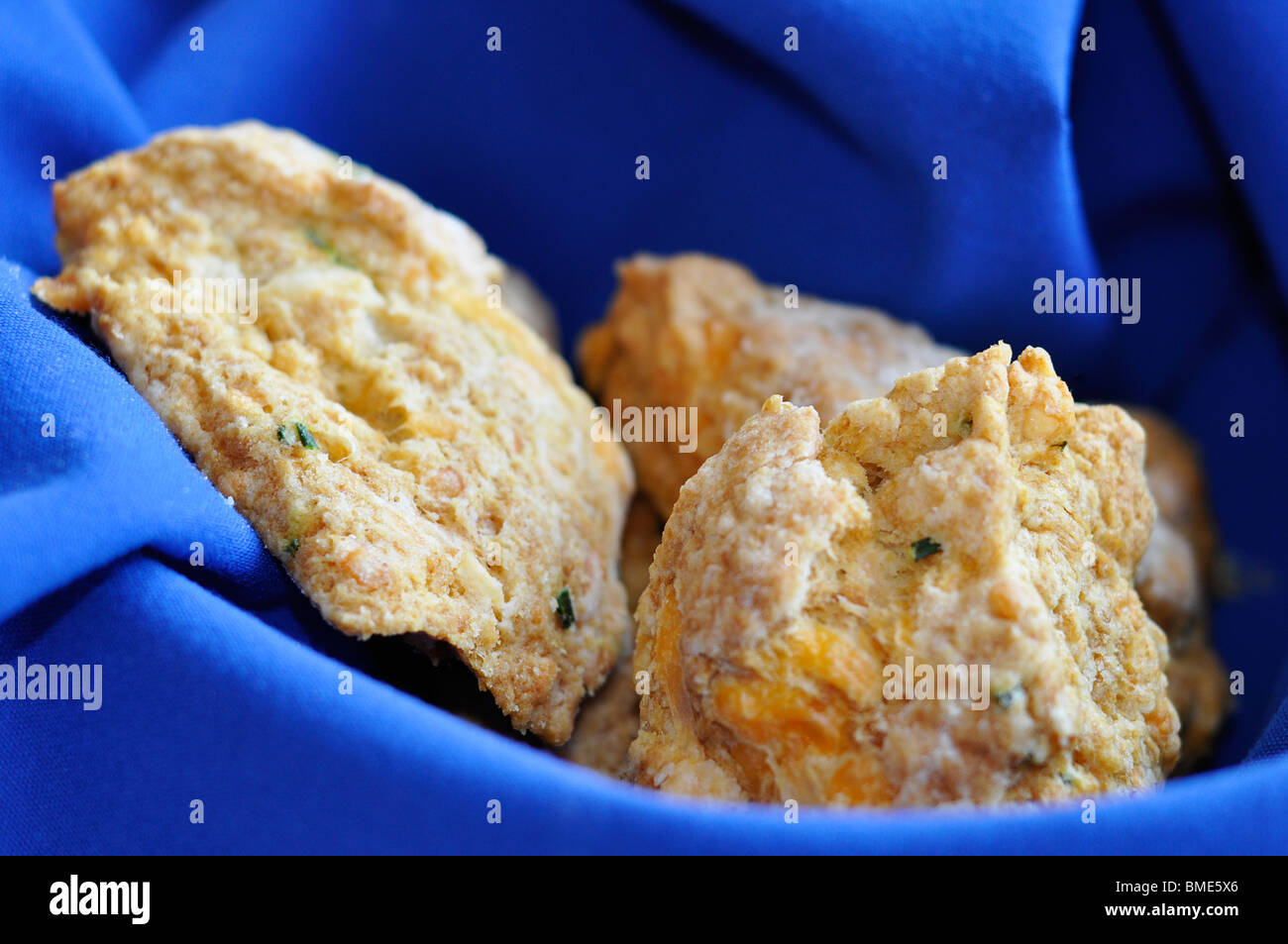 Schmackhafte Kräuter-Scones Stockfoto