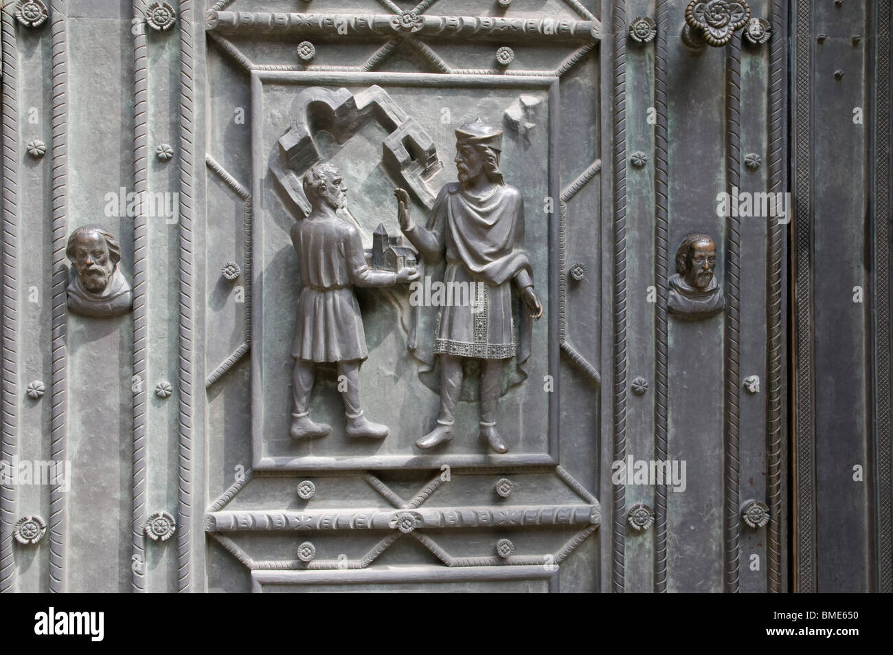 Detail der Gotischen vorderen Portal, die Kathedrale des hl. Vitus, Prag, Tschechien, Ost Europa Stockfoto