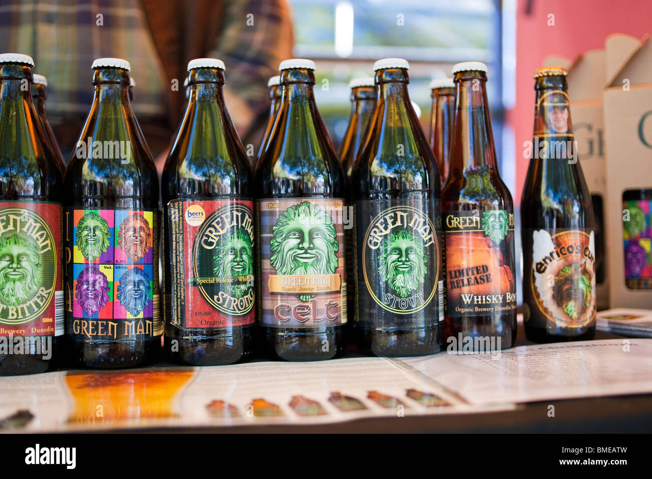Grüner Mann Biere, produziert in Dunedin, Neuseeland. Am Verkauf auf dem Bauernmarkt in Christchurch Arts Centre statt. Stockfoto