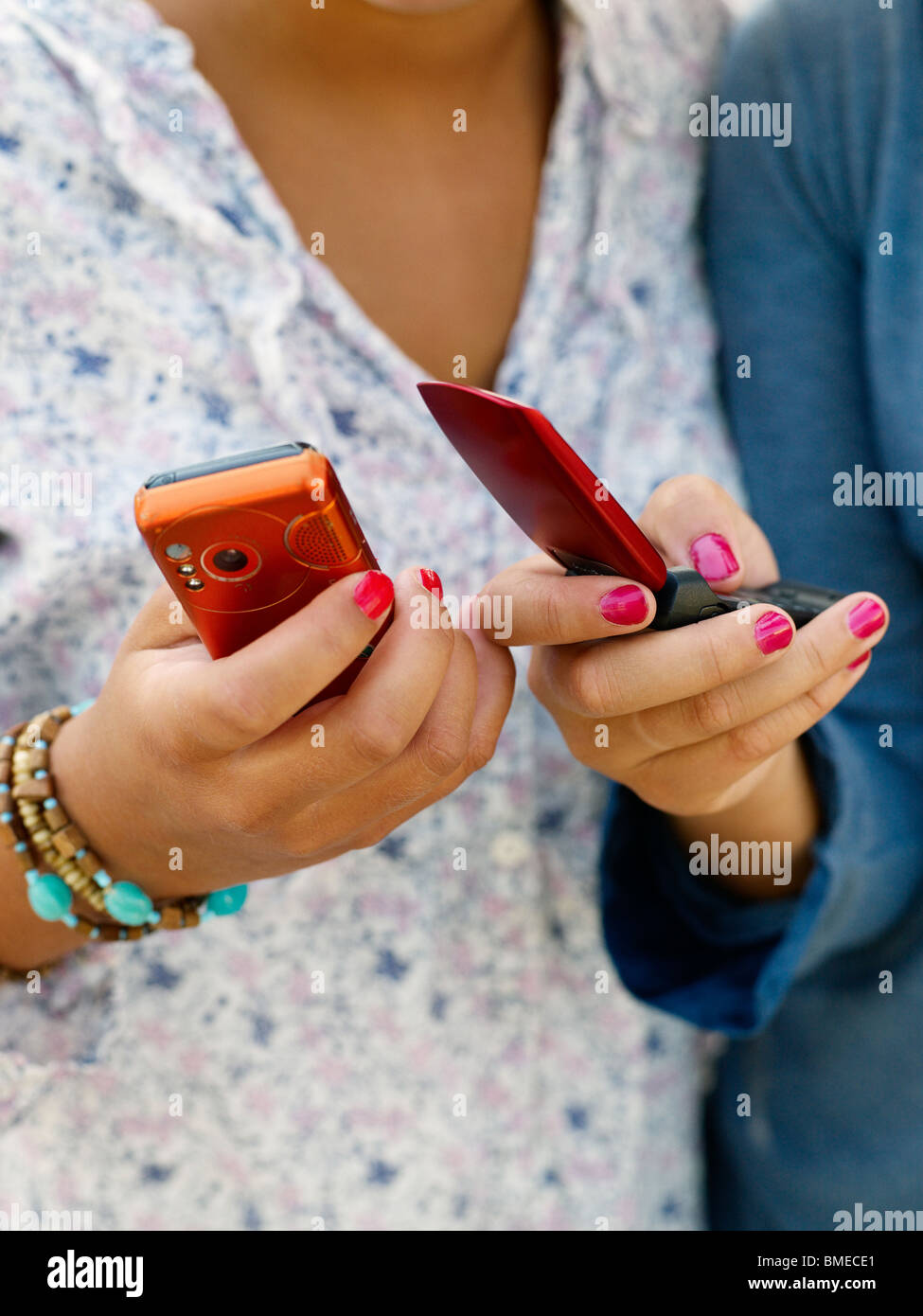 Frauen halten Handys, close-up Stockfoto