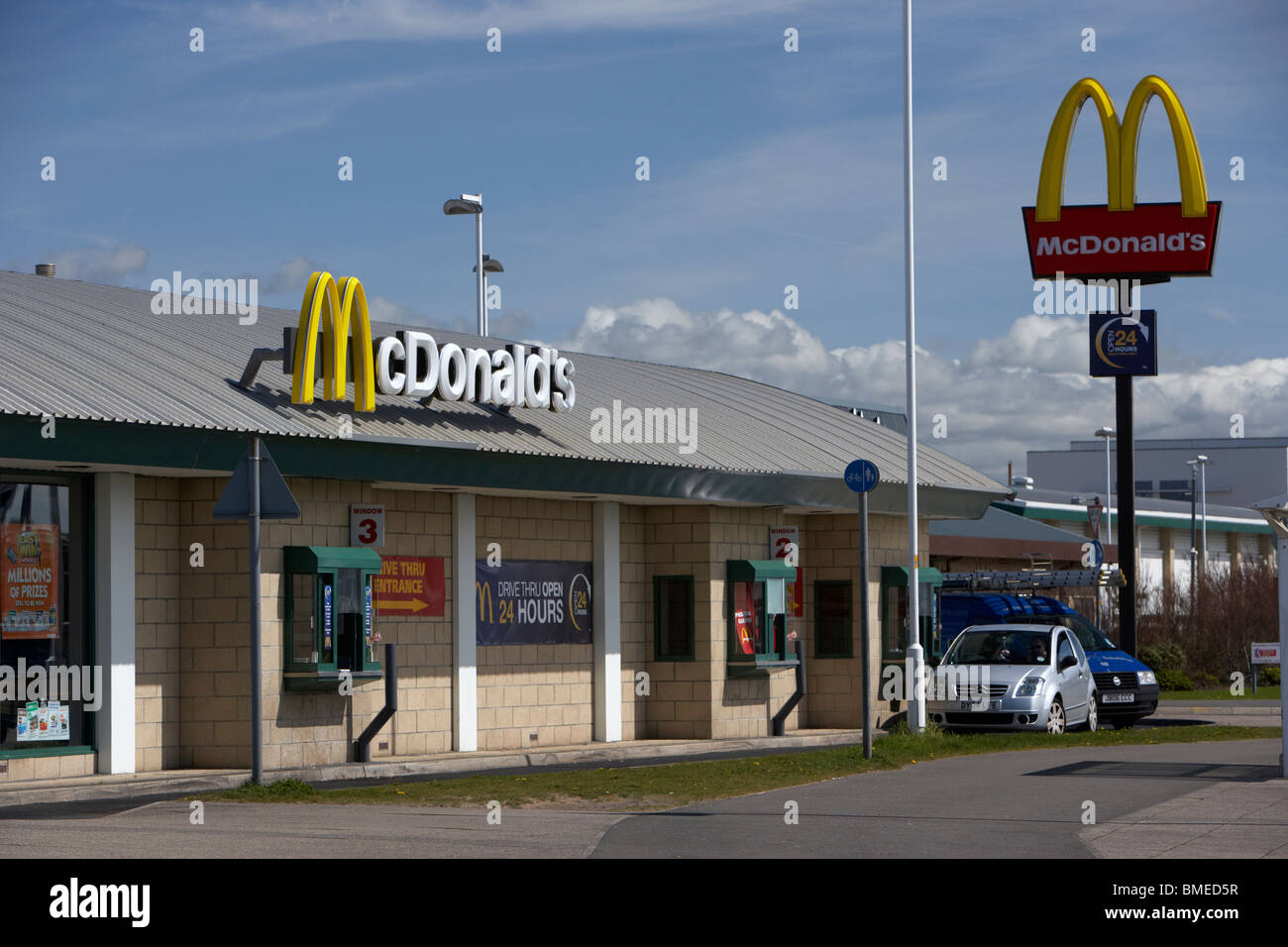 McDonalds-Fahrt durch Fast-Food Restaurant Merseyside England uk Stockfoto