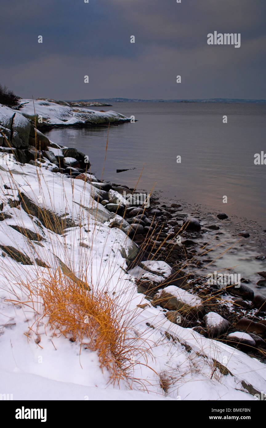 Skandinavien, Schweden, Vastkusten, Blick auf Meer im winter Stockfoto