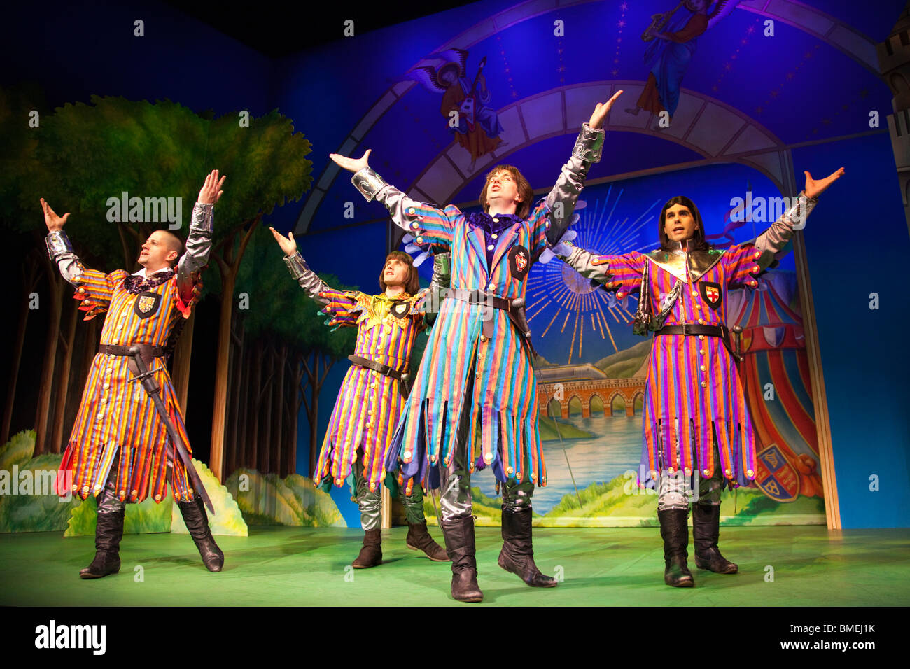 Monty Pythons Spamalot Musical Beginn der UK-Tour im New Wimbledon Theatre Stockfoto