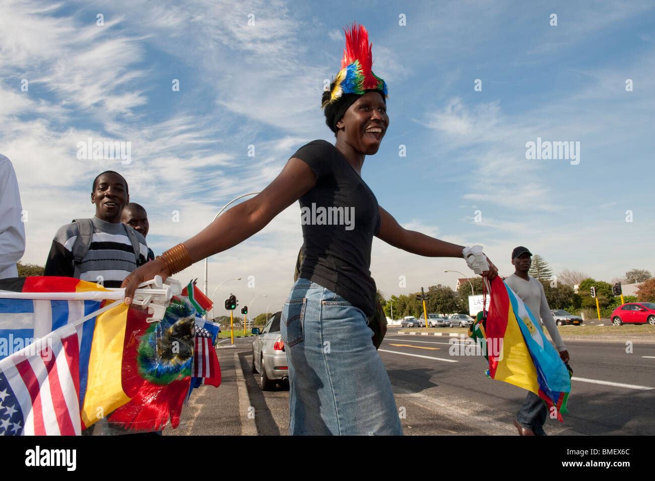 Straßenhändler verkauft südafrikanischen Flaggen im Vorfeld zu den FIFA World Cup 2010 Kapstadt Südafrika Stockfoto