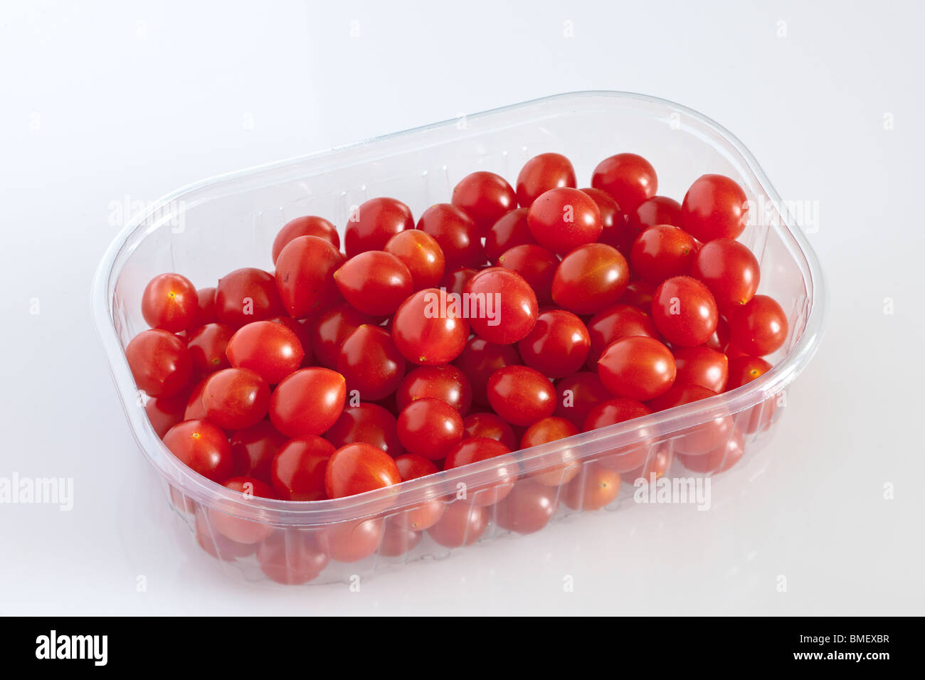 Kunststoff-Körbchen für kleine Tomate tomberries Stockfoto