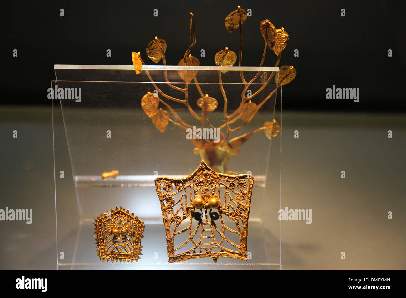 Goldschmuck in Shaoxing Museum des Königreichs Yue Kultur, Shaoxing, Provinz Zhejiang, China angezeigt Stockfoto