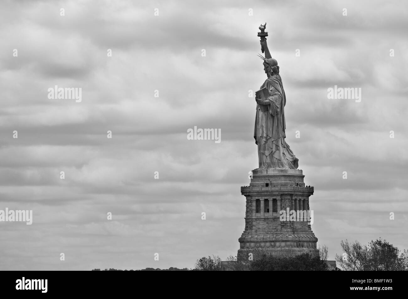 Freiheitsstatue mit Sockel auf Liberty Island in New York, USA. Stockfoto