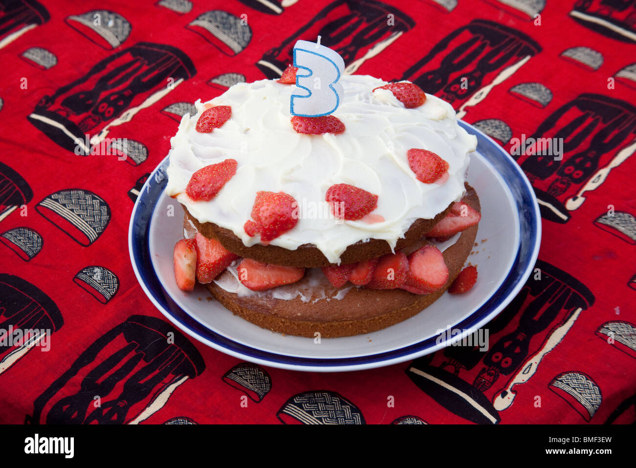 Erdbeeren und Sahne Biskuit. Stockfoto