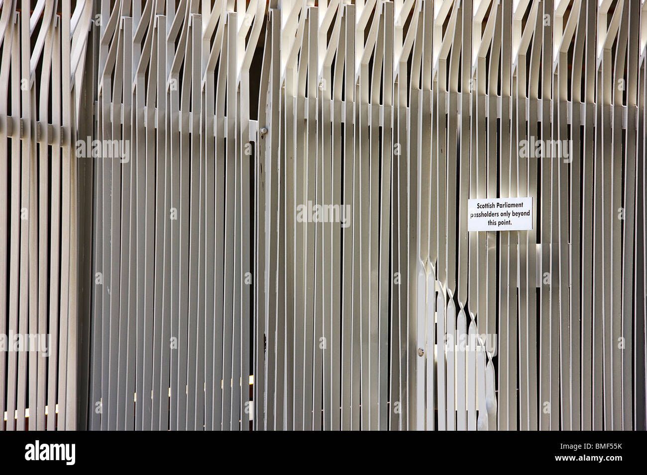 Schottisches Parlament Sicherheit. Royal Mile entfernt. Edinburgh. Stockfoto