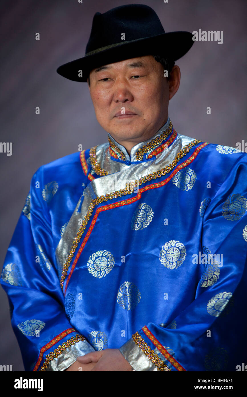 Daur Mann in Tracht, Morin Dawa Daur autonome Banner, Hulunbuir, Innere Mongolei, China Stockfoto