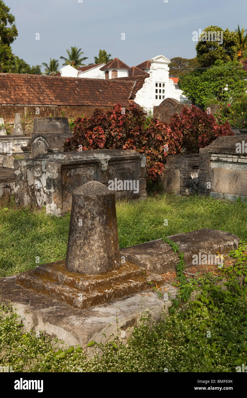 Indien, Kerala, Kochi, Fort Cochin, niederländische Friedhof, historische alte Gräber der kolonialen Händler und Soldaten Stockfoto