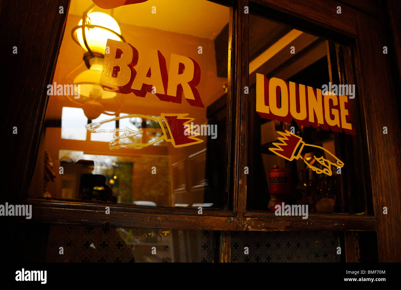 Im Inneren der Crooked House Pub in Himley, Gornal Holz, West Midlands Stockfoto