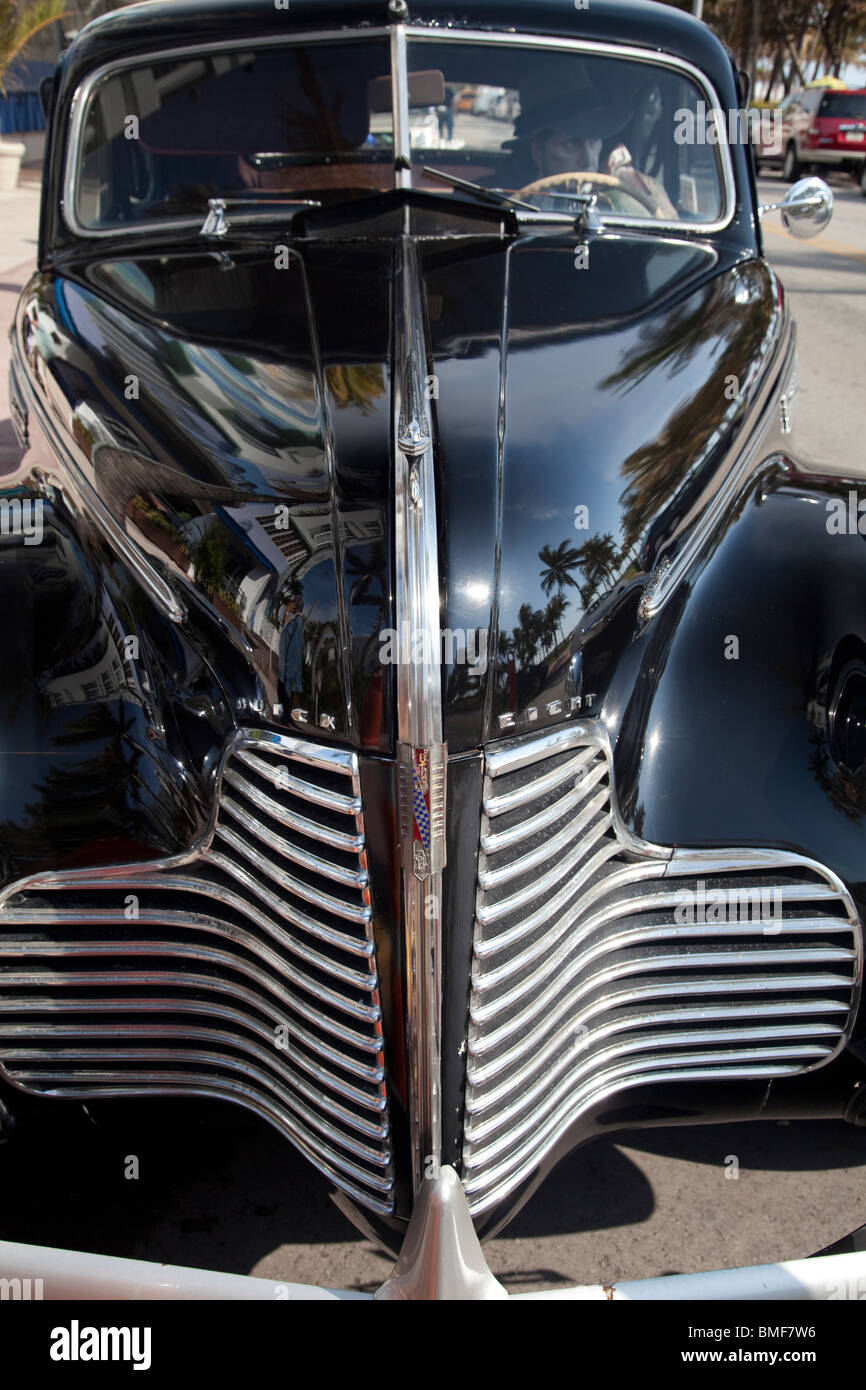 Buick acht parkte vor Park Central Hotel Ocean Drive, Miami Beach Florida Stockfoto