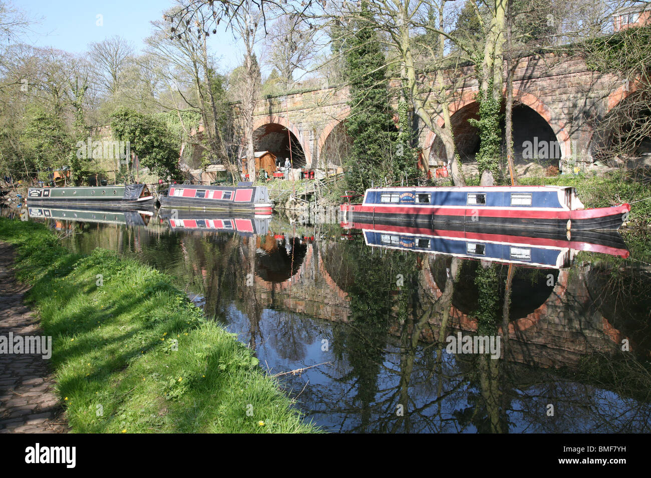 schmale Boote auf dem Fluss Soar Barrow auf steigen leicestershire Stockfoto