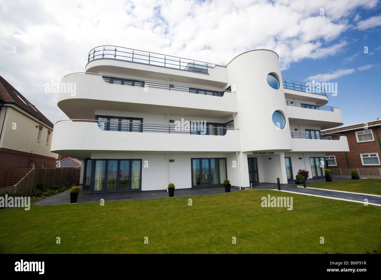 Art deco style house frinton -Fotos und -Bildmaterial in hoher ...