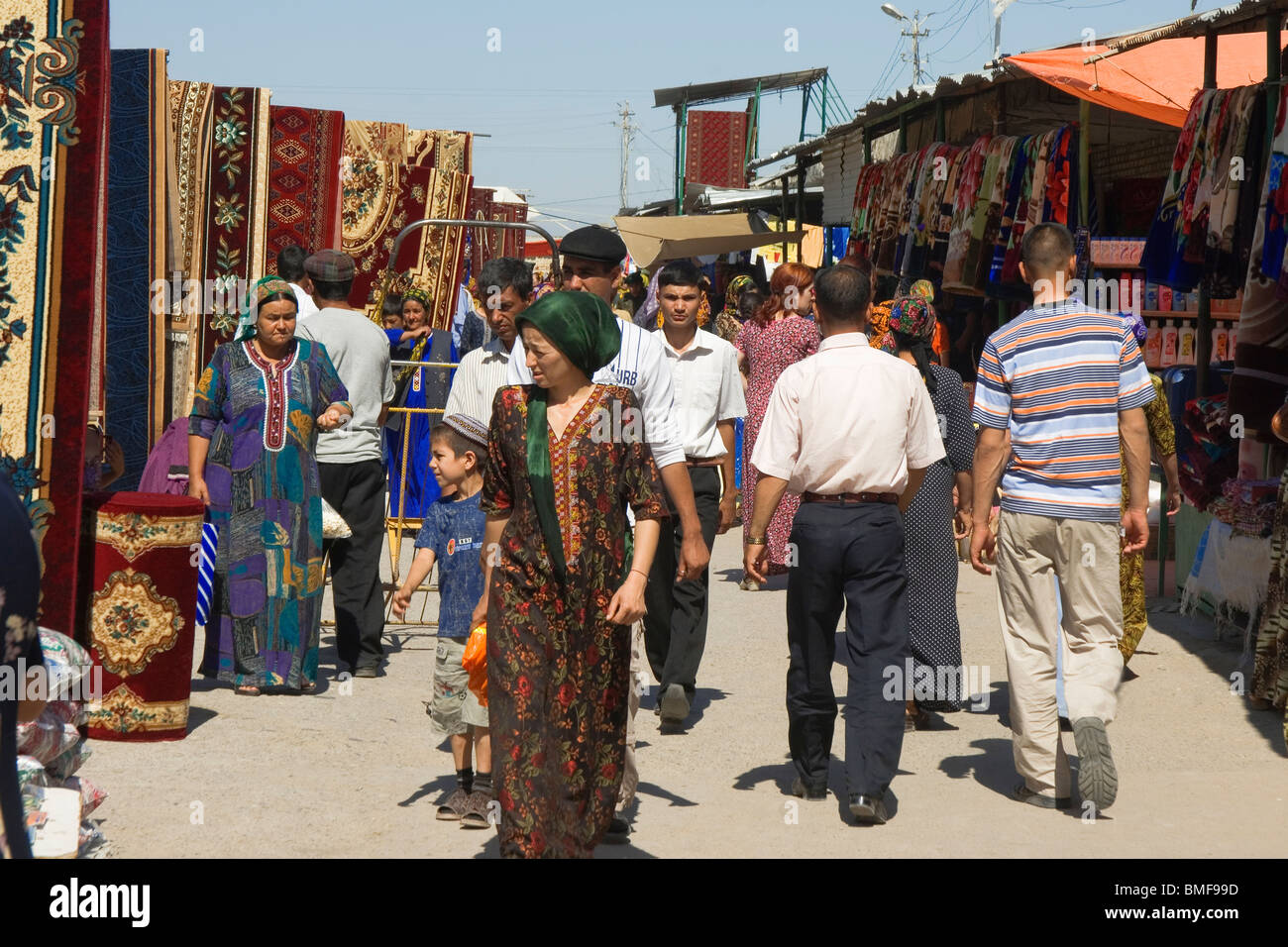 Teppich-Markt in den Tolkucha Bazar, Aschgabat (Asgabat), Turkmenistan Stockfoto