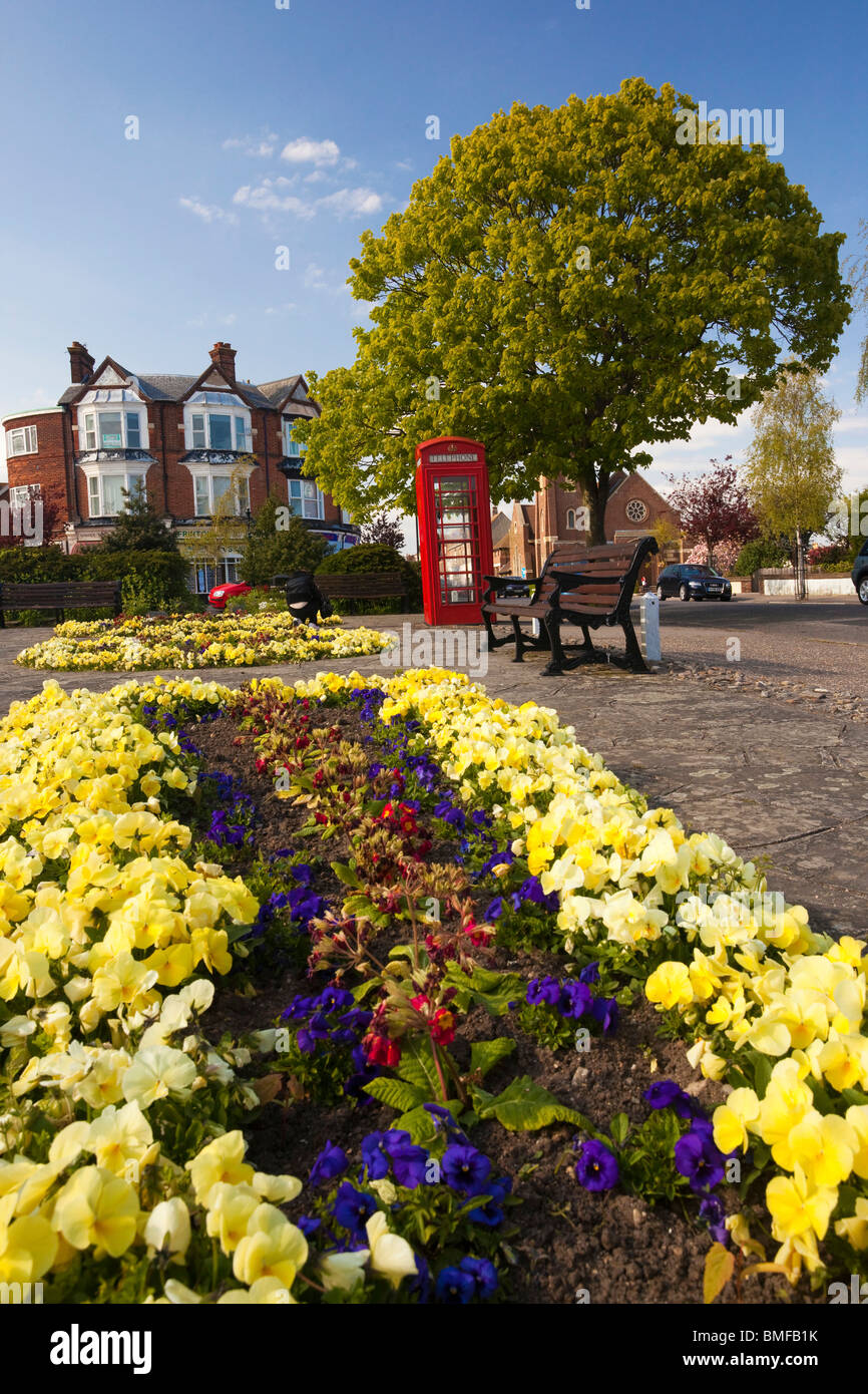 Blumenbeete am Ende des Connaught Avenue, Frinton auf Sea, Essex, uk Stockfoto