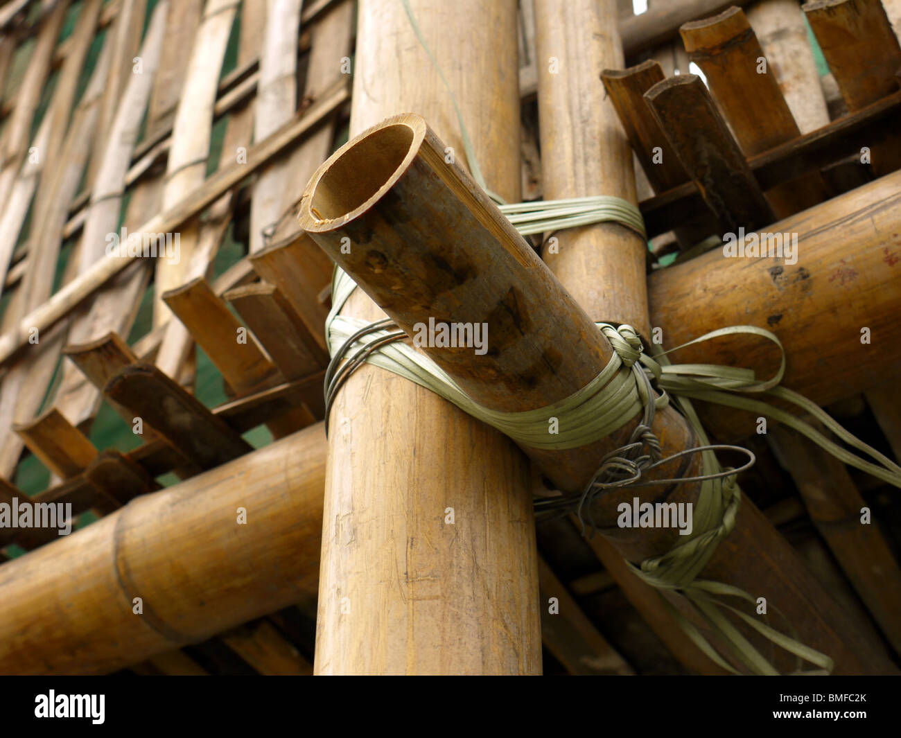 Bambus-Gerüst in der Mitte von Shanghai, China Stockfoto