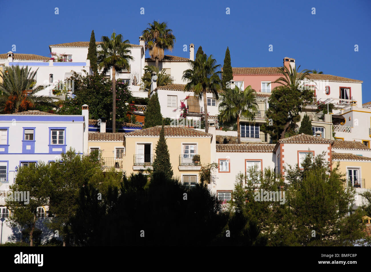 Wohnanlage, La Heredia, Costa Del Sol, Provinz Malaga, Andalusien, Spanien. Stockfoto