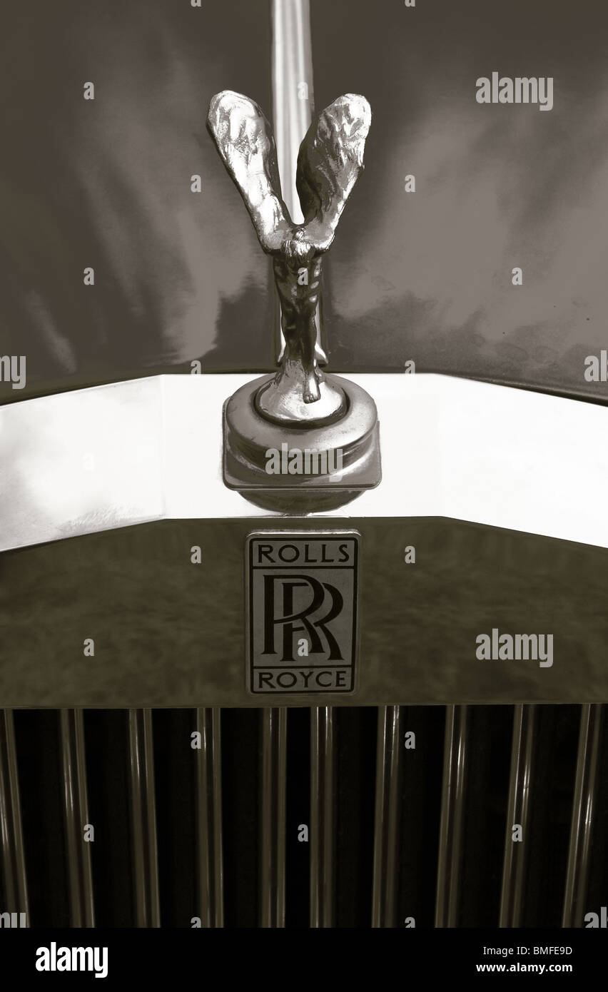 Rolls Royce, Frontgrill und Lampen mit einem subtilen Ölfarbe Effekt  Stockfotografie - Alamy