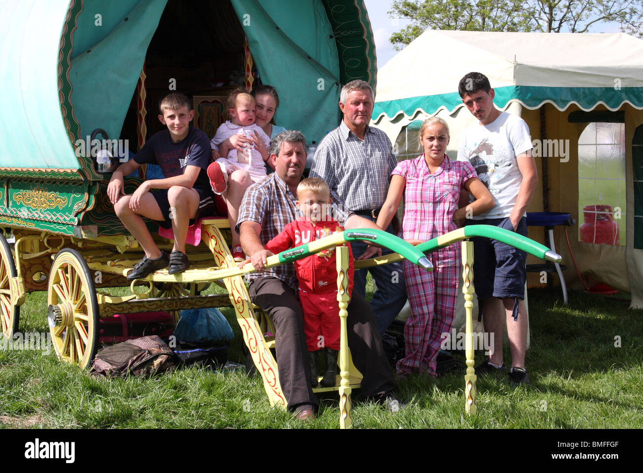 Eine Roma-Zigeuner-Familie in Appleby Horse Fair, Appleby In Westmorland, Cumbria, England, Großbritannien Stockfoto