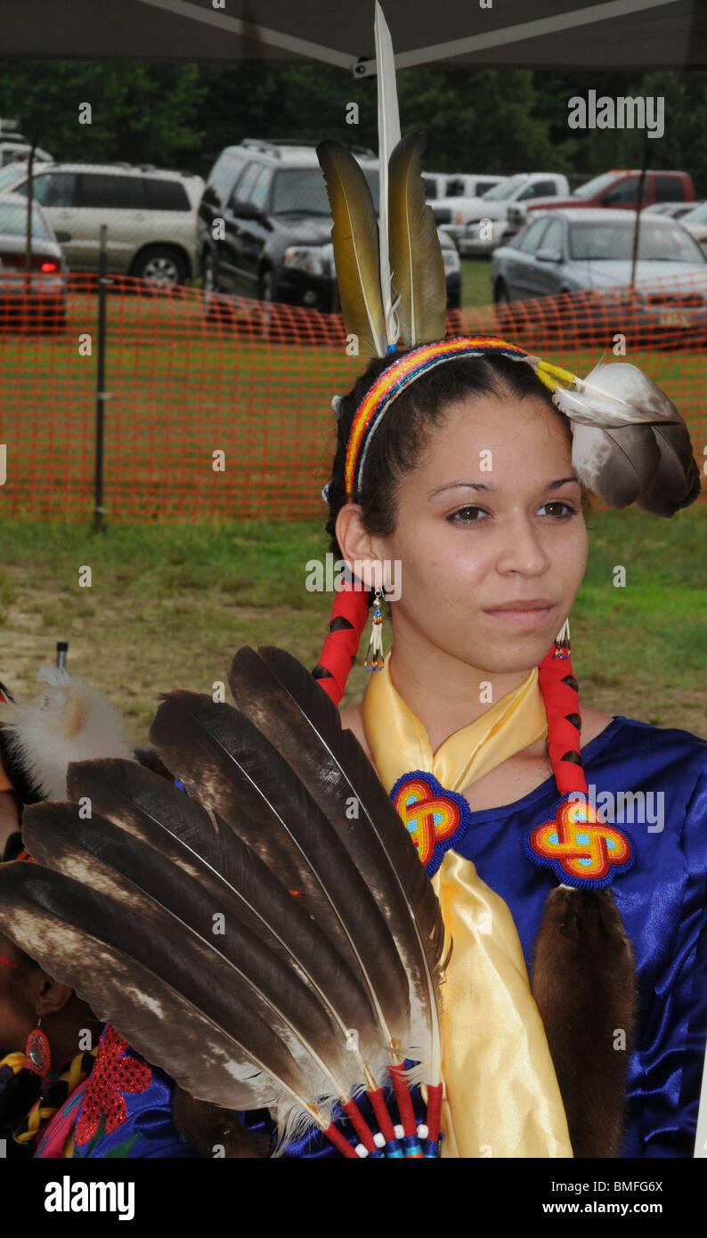 Jennifer Braun ein Indianer vom Stamm Waccamaw Sioux auf dem Indian Pow Wow and Festival in Waldorf Stockfoto