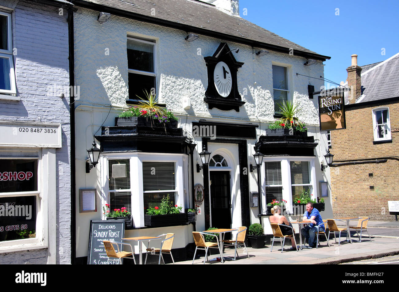 Die Rising Sun Pub, High Street, Hampton Hill, London Borough of Richmond upon Thames, Greater London, England, Vereinigtes Königreich Stockfoto