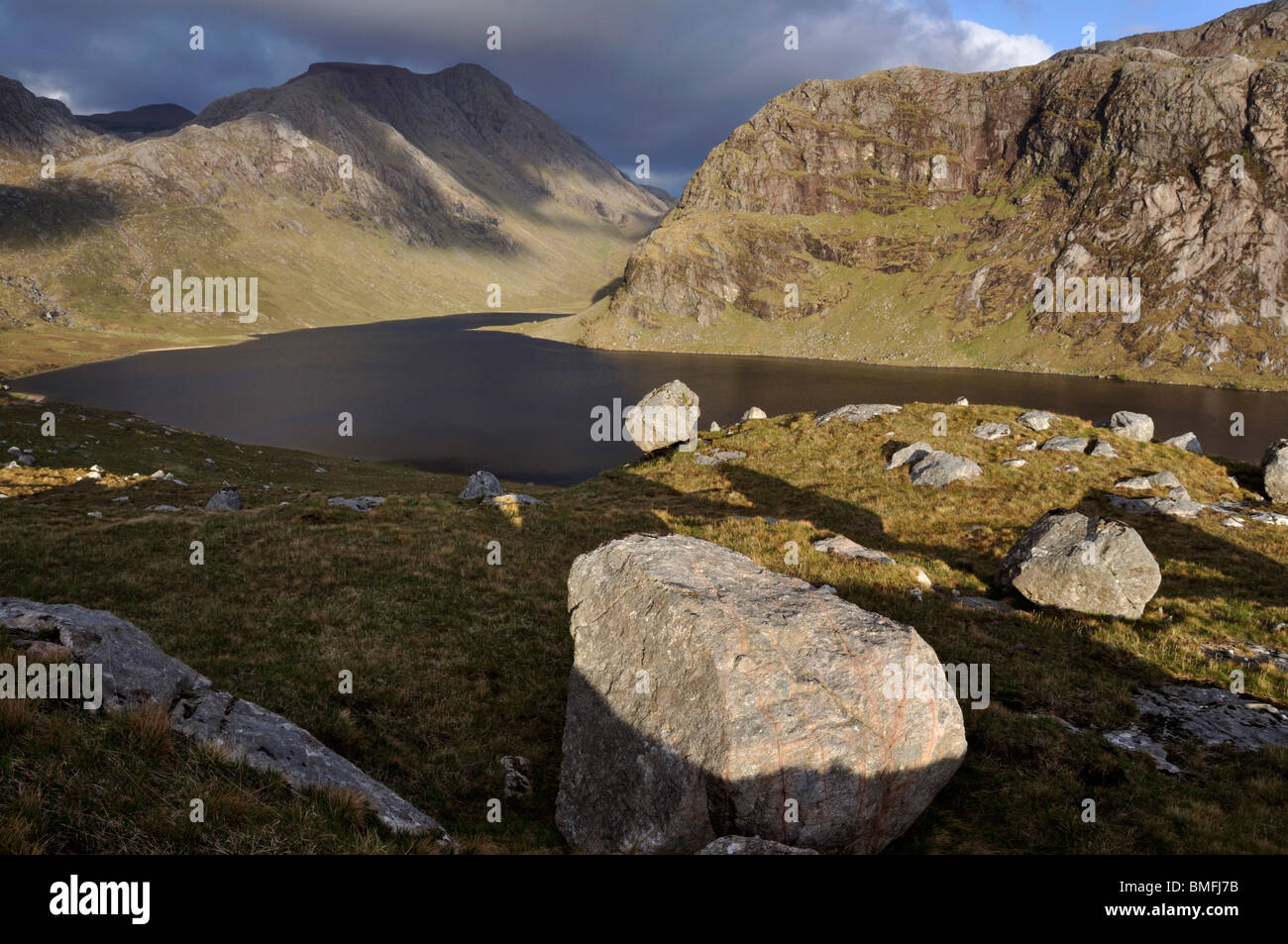 A' Mhaighdean und Dubh Loch von Carnmore, Fisherfield Wald, Schottland Stockfoto