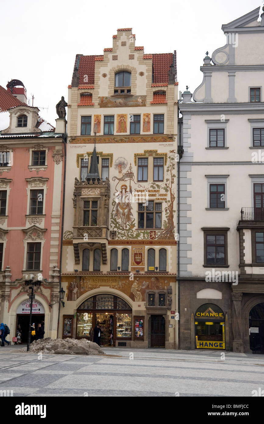 Gotisches Bauwerk in einem Quadrat in Prag Stockfoto