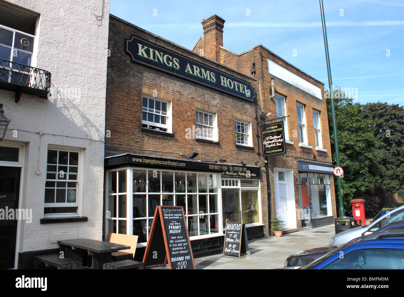 Anhang zu Kings Arms Hotel, Löwentor, Hampton Court, East Molesey, Surrey, England, Großbritannien, Vereinigtes Königreich, UK, Europa Stockfoto