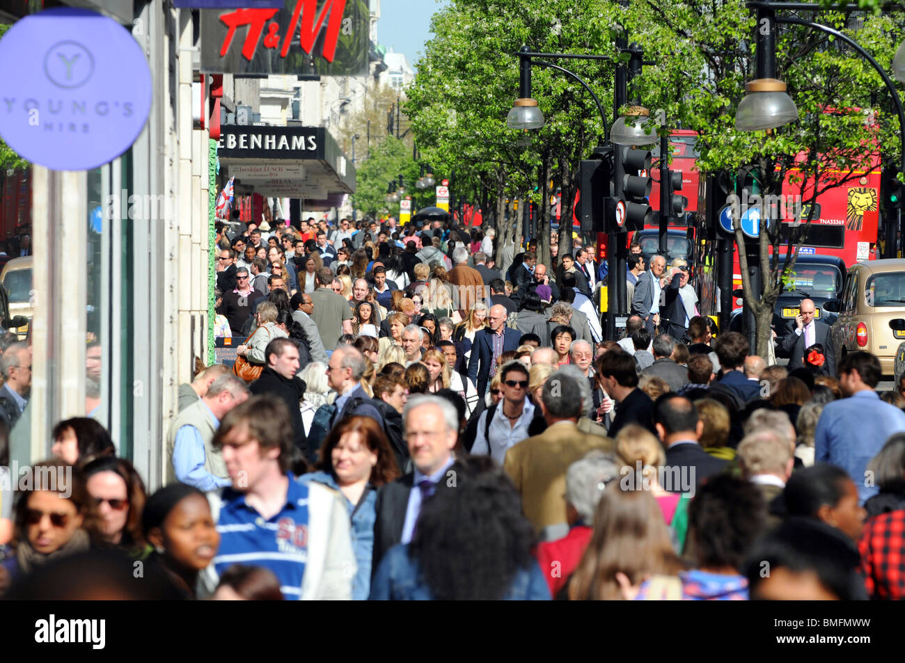 Oxford Street, London, Shopper in Oxford Street, London, England, UK Stockfoto