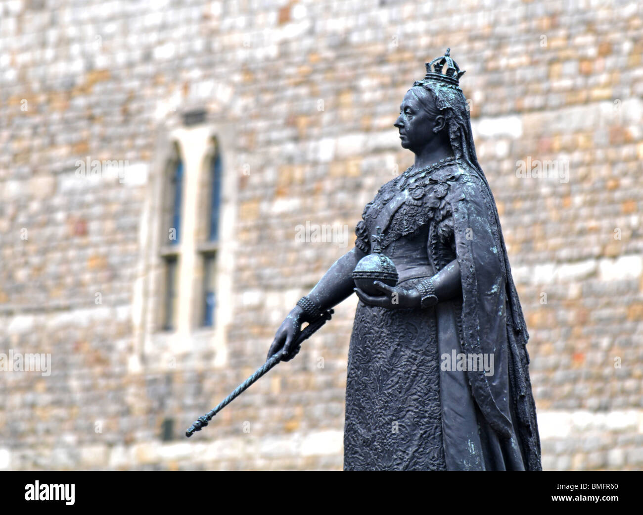 Statue der Königin Victoria vor Windsor Castle, Berkshire, England, UK Stockfoto