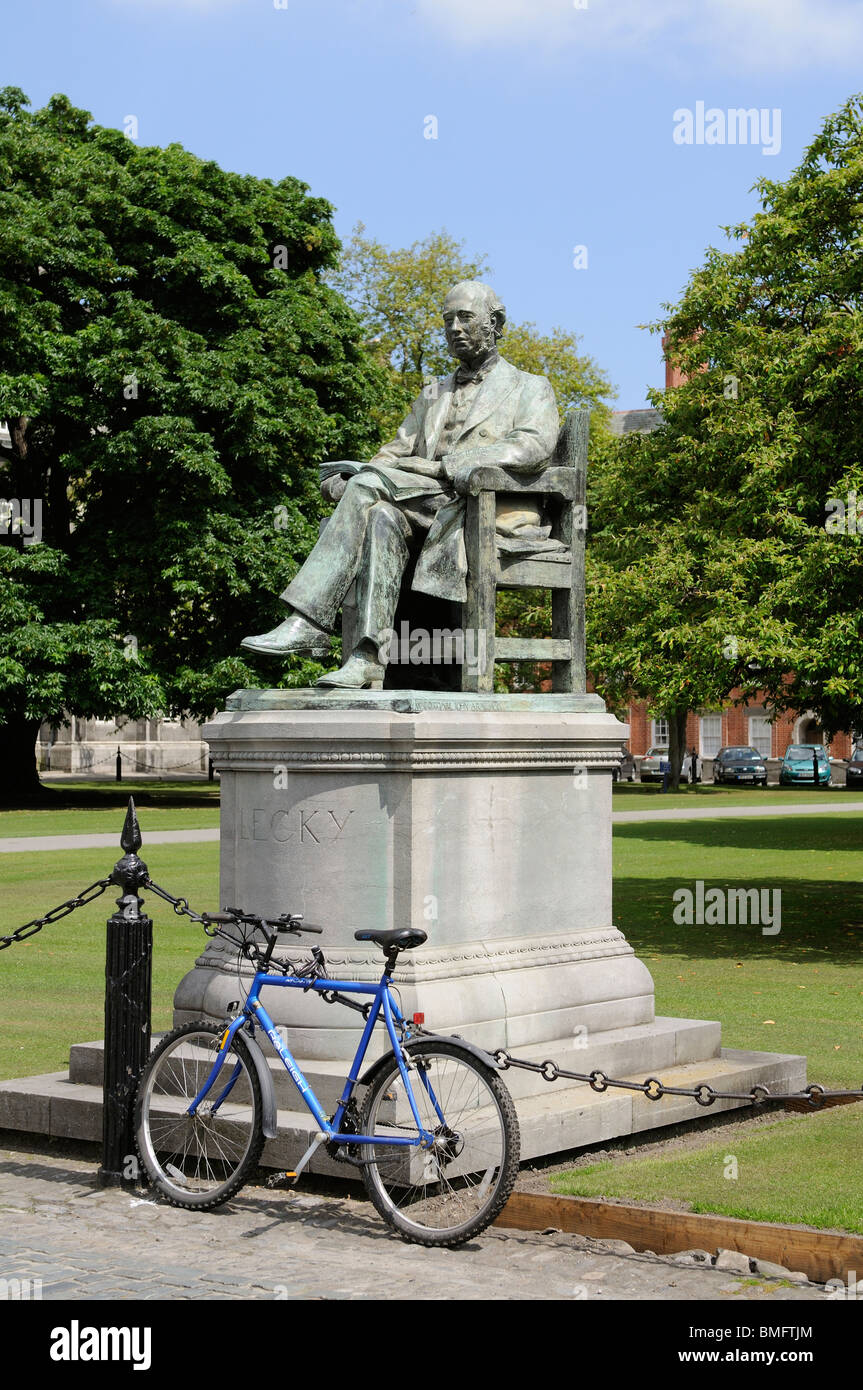 William Edward Hartpole Lecky Statue auf Parlament Square am Trinity College Dublin Irland Stockfoto