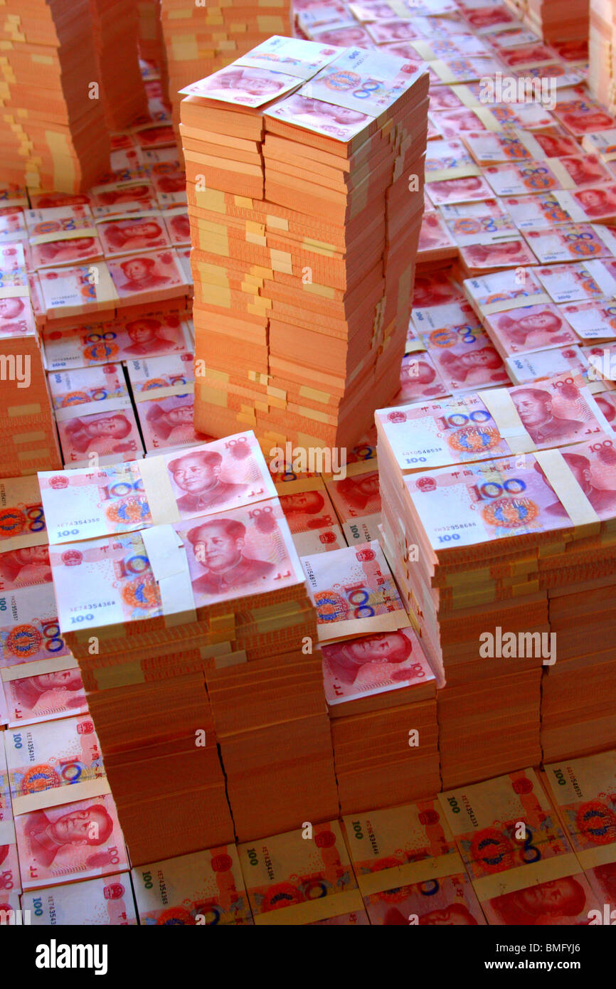 Stapel von chinesischen RMB Rechnungen mit hundert Yuan in bare Münze, Peking, China Stockfoto