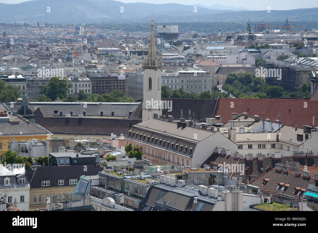 Vienna Dachlandschaft mit Kirche St. Augustine Stockfoto
