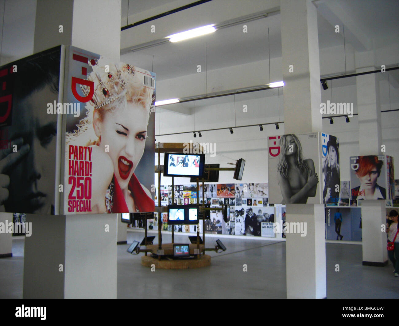 Ein Mode-Fotografie-Ausstellung in 798 Art District, Beijing, China Stockfoto