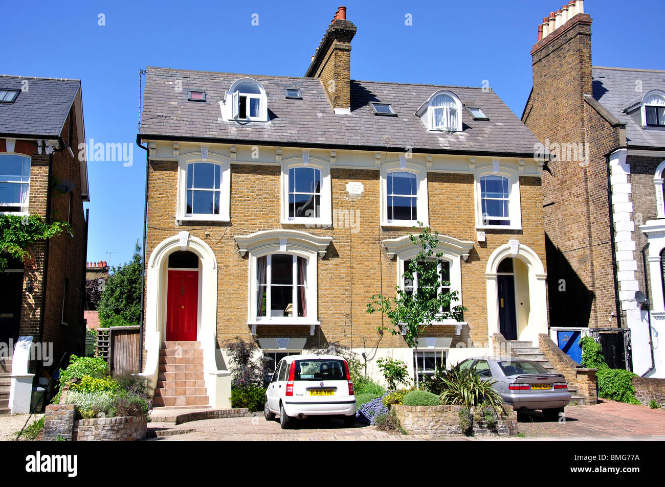 Doppelhäuser, High Street, Teddington, London Borough of Richmond upon Thames, Greater London, England, Vereinigtes Königreich Stockfoto