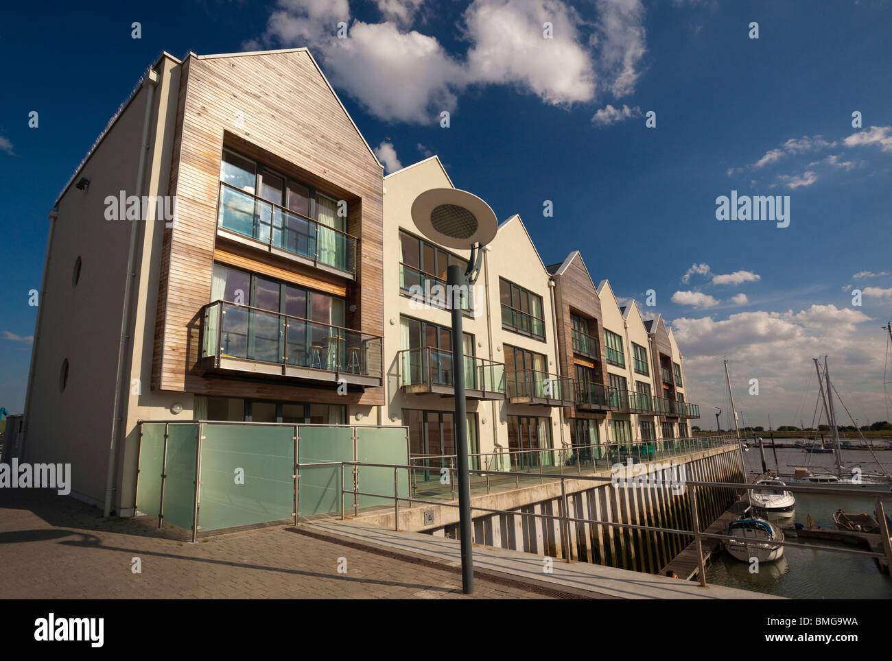 Waterside Marina Wohnungen in Brightlingsea Stockfoto