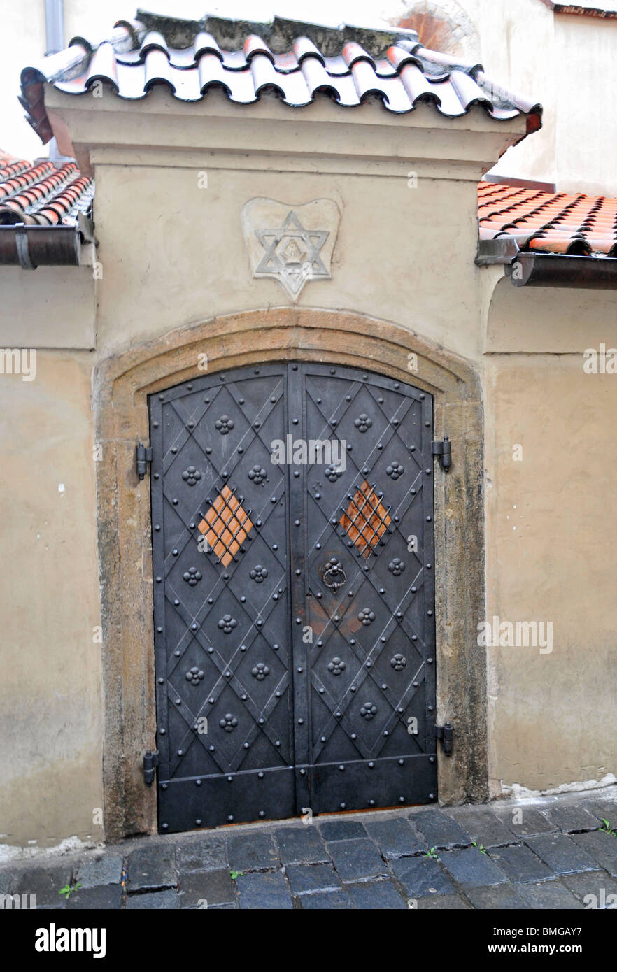 Gate Yard in die Synagoge, das Jüdische Viertel, Josefov, Prag, Tschechien, Ost Europa Stockfoto