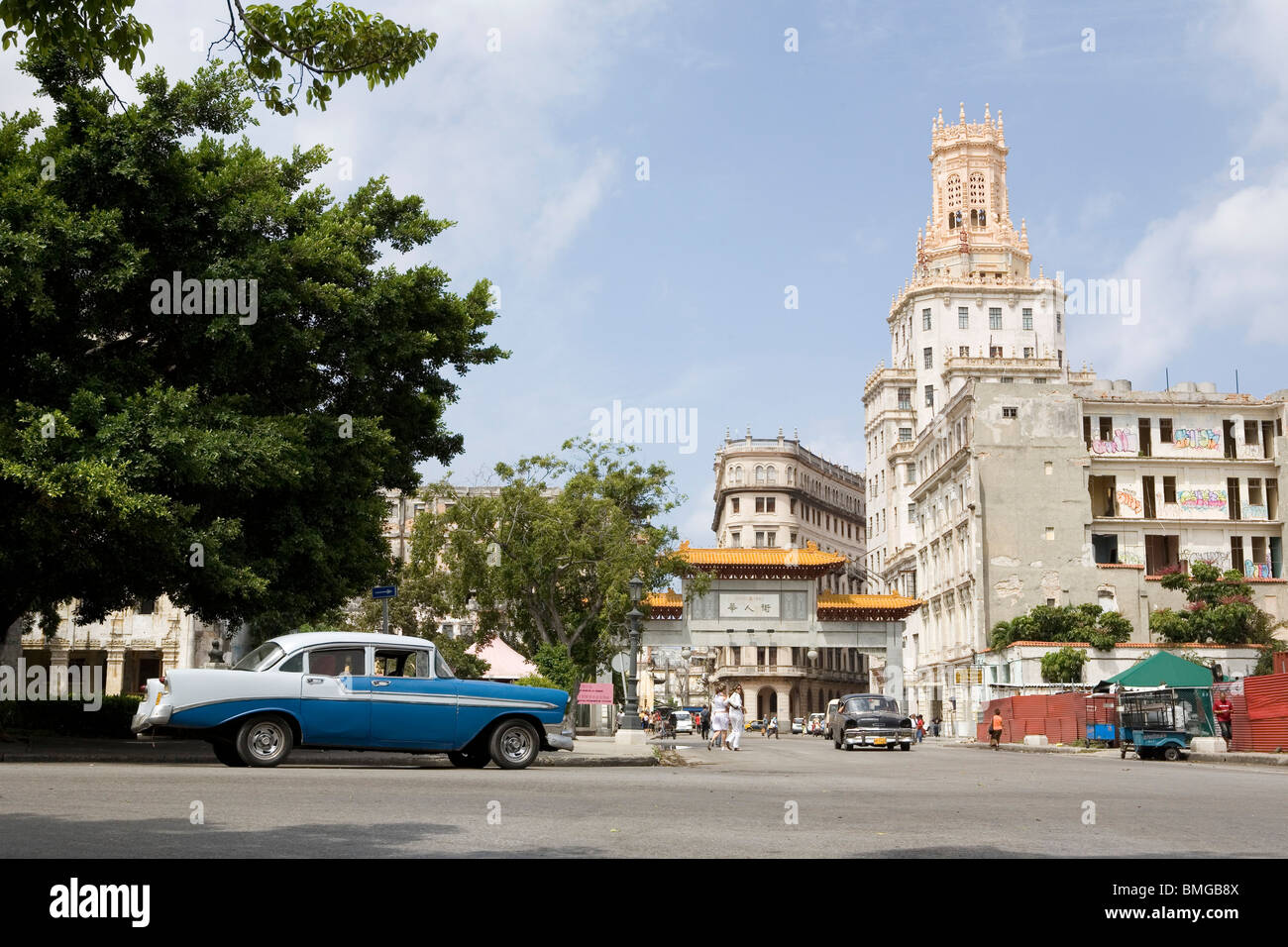 Amerikanische Oldtimer auf den Straßen von Havanna in Kuba. Stockfoto