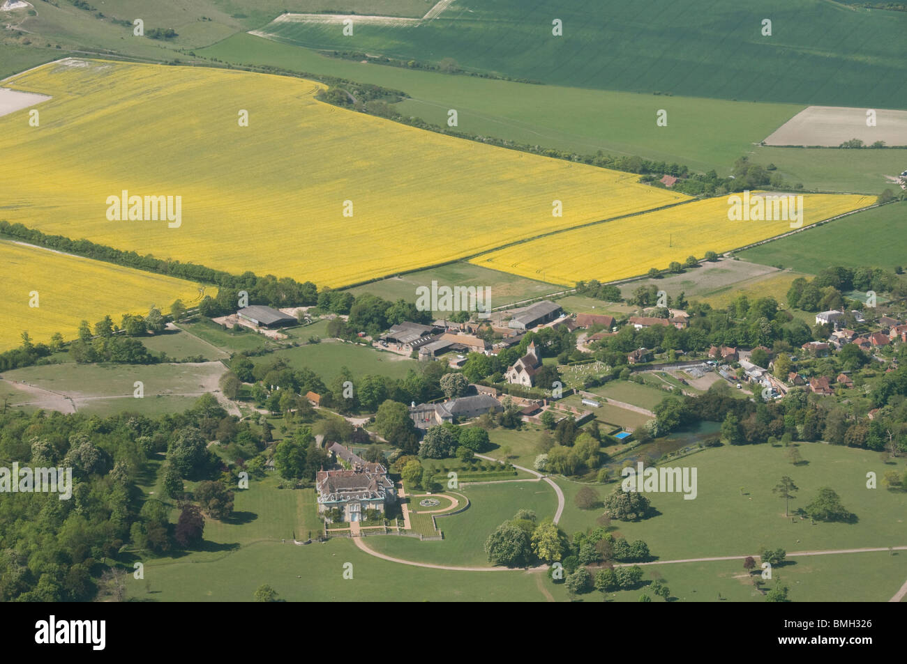 Luftaufnahme von Firle Dorf in East Sussex, England Stockfoto
