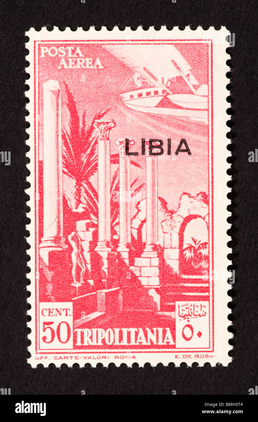 Briefmarke von Tripolitanien, die Darstellung der Spalten der Basilika, Leptis, für den Einsatz in Libyen. Stockfoto