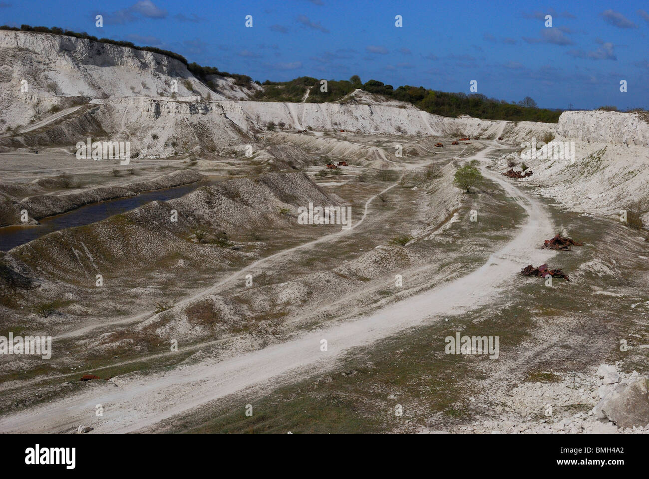 Kalksteinbruch verlassen Stockfoto
