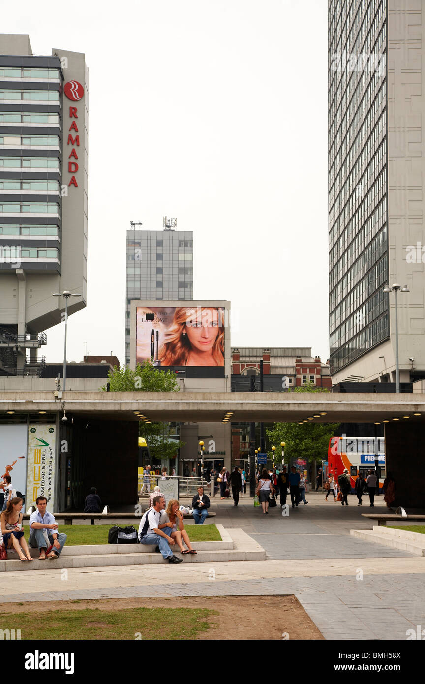 Die Leinwand am Bus-Bahnhof Piccadilly in Manchester UK Stockfoto