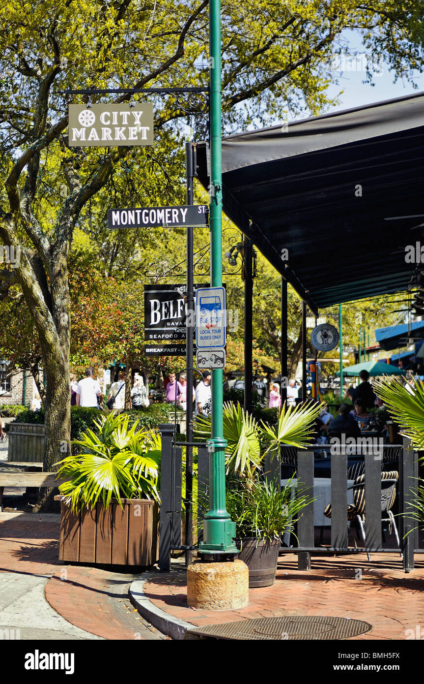 Ansicht der Stadtmarkt von Montgomery Street in Savannah,