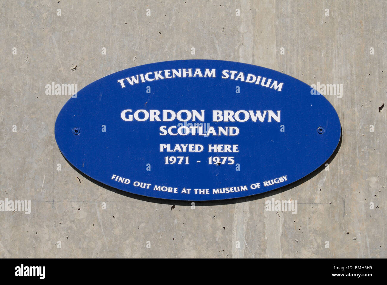 Eine Gedenktafel an Gordon Brown, Twickenham Rugby-Stadion, Heimat des englischen International Rugby, in SW-London, UK. Stockfoto